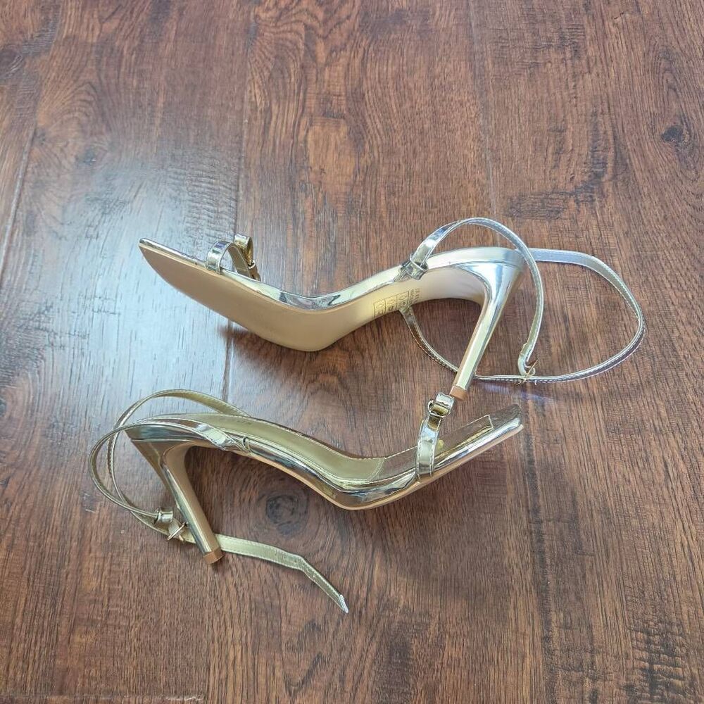 NWOT Glamorous Gold Strappy Barely There Bow Heels - Picture 8 of 9